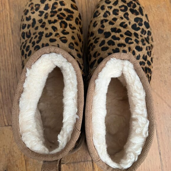 UGG Classic Ultra Mini Leopard Print Size 7 - Picture 6 of 12